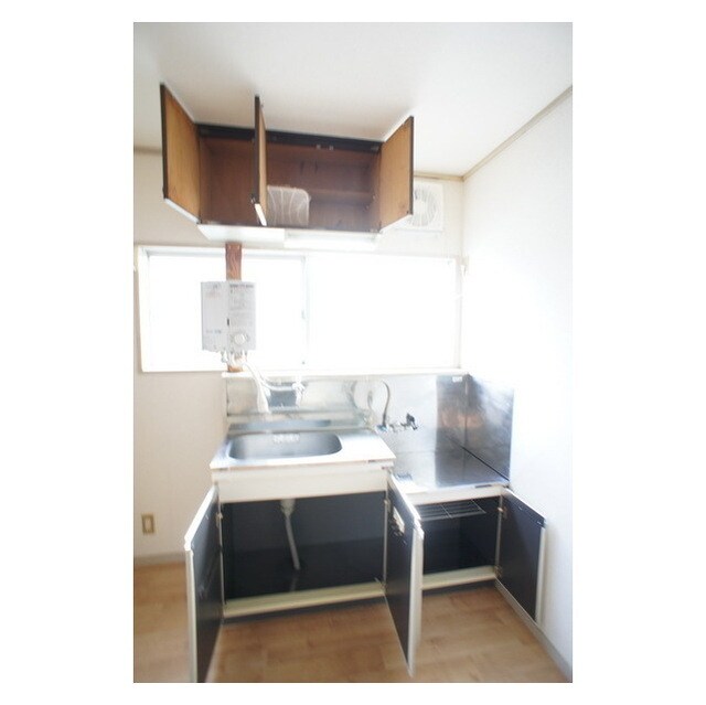 物件内観写真16　(調理器具をシッカリ収納)