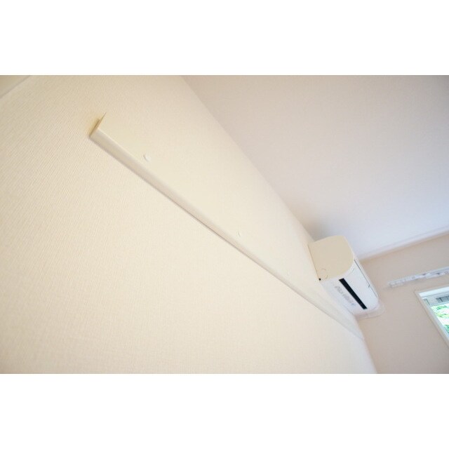 物件内観写真18　(好評のハンガーレール)