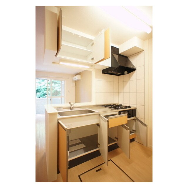 物件内観写真21　(調理器具も効率良く収納)