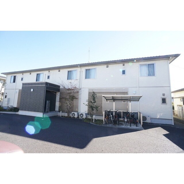 物件外観写真1　(スタイリッシュな建物です)