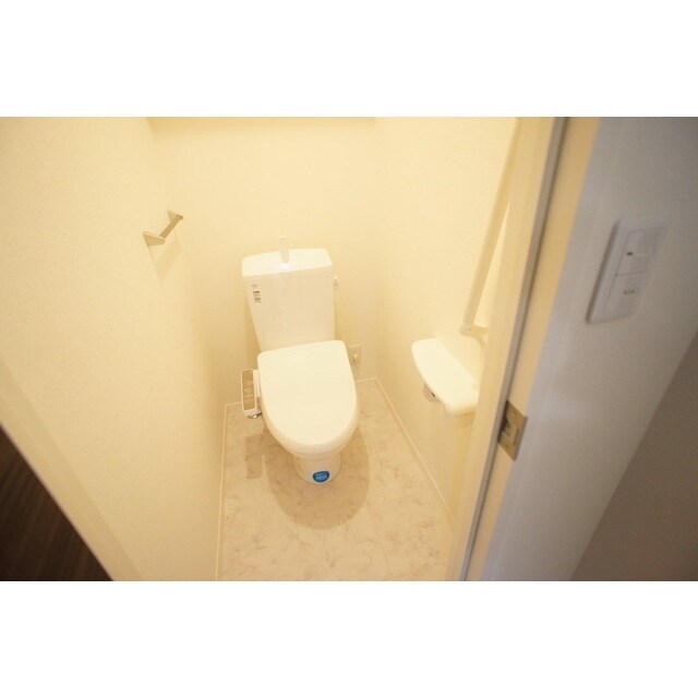 物件内観写真8　(温水洗浄便座で良いですね)