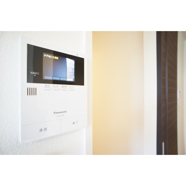 物件内観写真12　(不意の来客にも安心なＴＶモニタ)