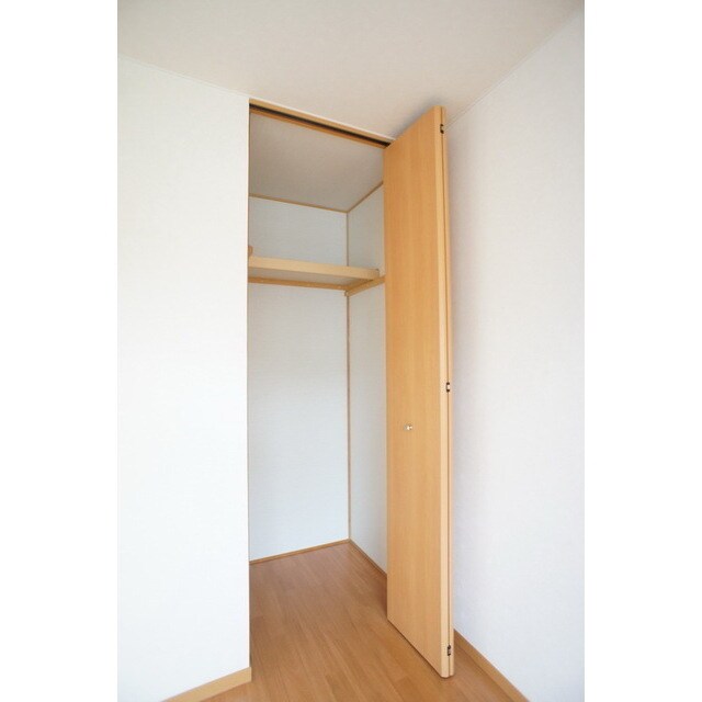 物件内観写真11　(シンプルで使いやすいクローゼッ)