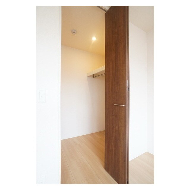 物件内観写真11　(荷物が増えても安心のウォークイ)