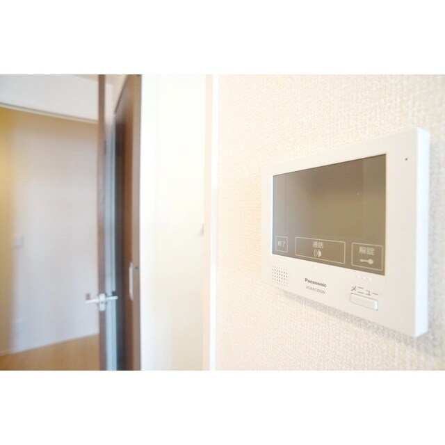 物件内観写真13　(不意の来客にも安心なＴＶモニタ)