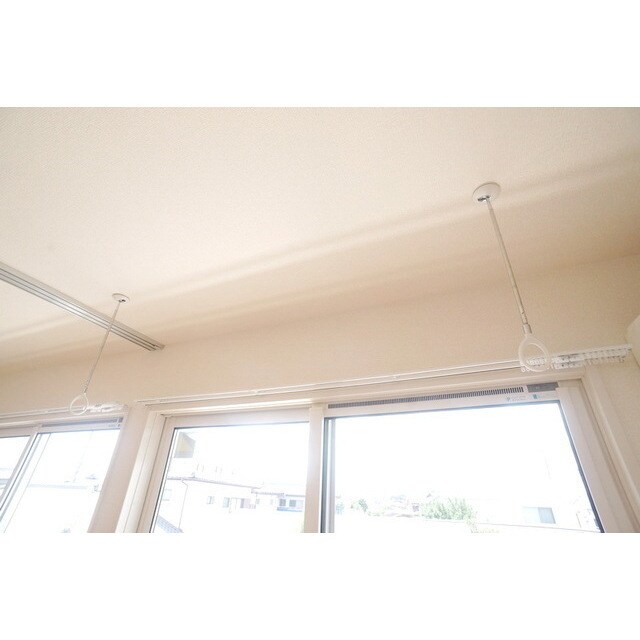 物件内観写真14　(室内物干しで雨の日も安心ですね)