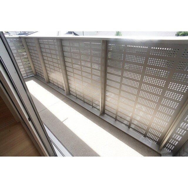 物件内観写真15　(お洗濯物もしっかり干せるバルコ)