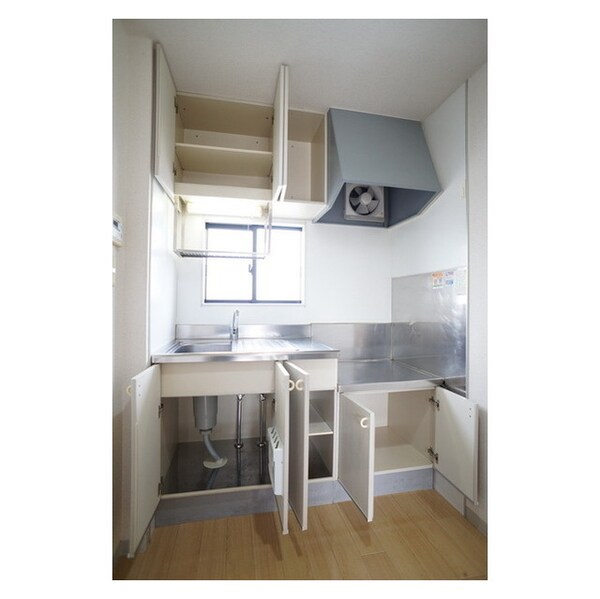キッチン(調理器具をしっかり収納できます)