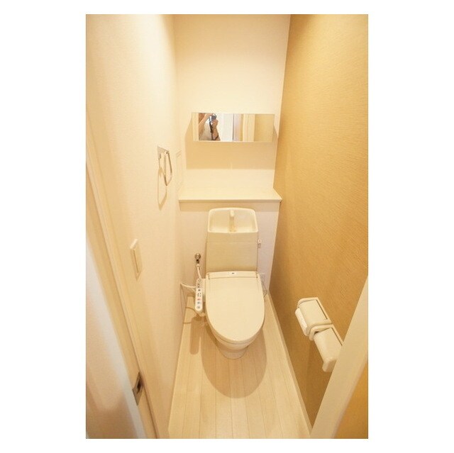 物件内観写真8　(ウォシュレット完備で快適です)