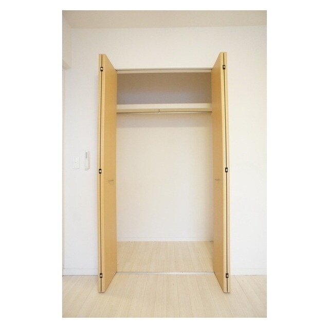 物件内観写真11　(シンプルで使いやすいクローゼッ)