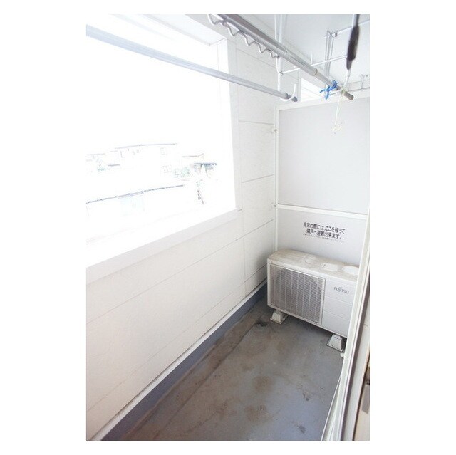 物件内観写真15　(幅広く使いやすいバルコニー)