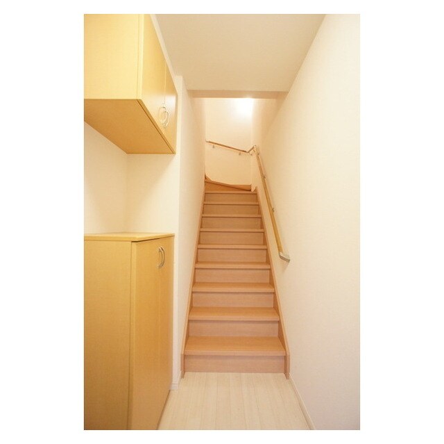 物件内観写真22　(戸建て感覚の玄関スペース)