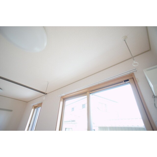 物件内観写真13　(室内物干しで雨の日も安心ですね)