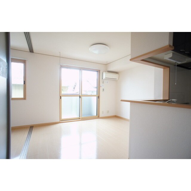 物件内観写真17　(日当たり良い室内)