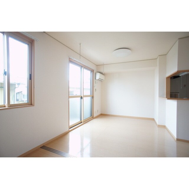 物件内観写真19　(たっぷりの陽光に包まれる明るい)