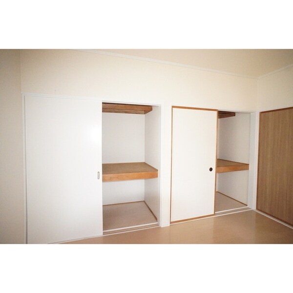 収納(シンプルなカベ一面の収納)
