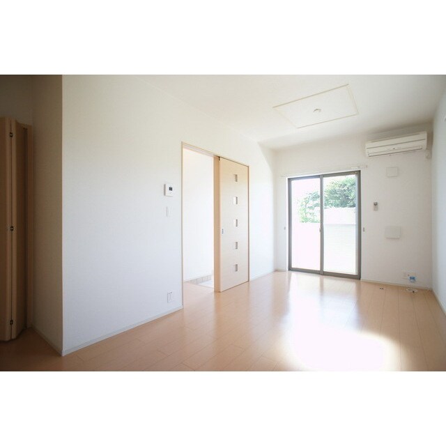 物件内観写真4　(明るい室内)