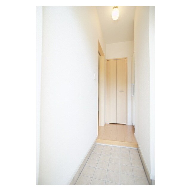 物件内観写真10　(目線が気にならない玄関ホール)