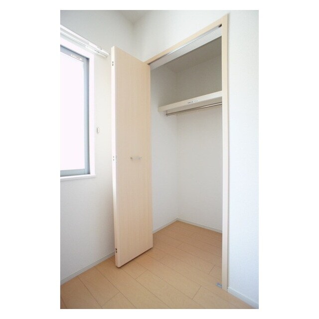 物件内観写真11　(シンプルで使いやすいクローゼッ)