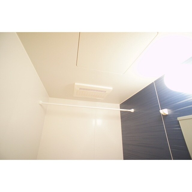 物件内観写真18　(お洗濯物を干せる浴室乾燥機完備)