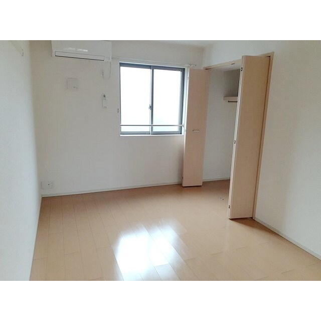 物件内観写真5　(しっかりとした収納を配置した空)