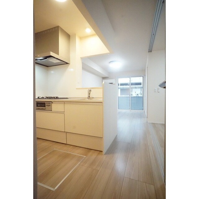 物件内観写真4　(kitchenから続く広々LDK)