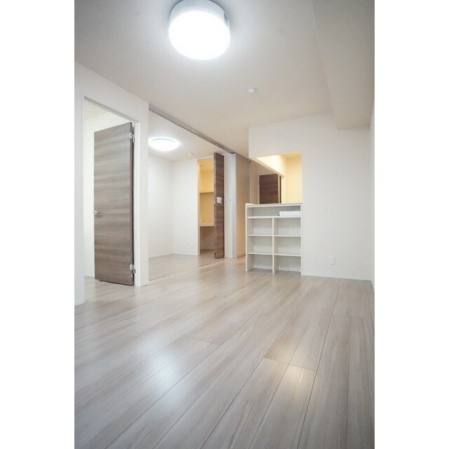 物件内観写真5　(リビング隣接の各部屋)