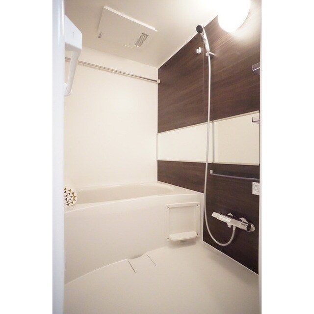 物件内観写真19　(バスタブも洗い場も十分なスペー)