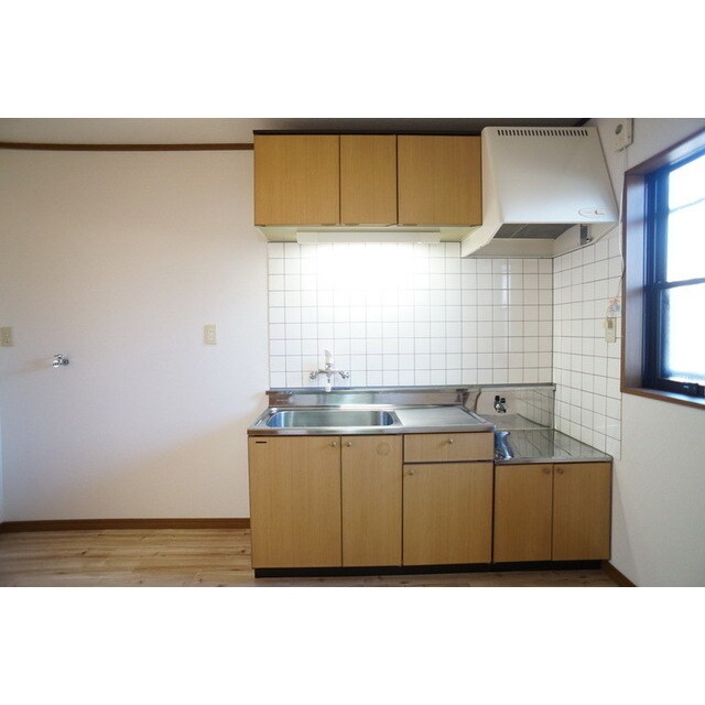 物件内観写真6　(窓があり風通しよい室内ですね)