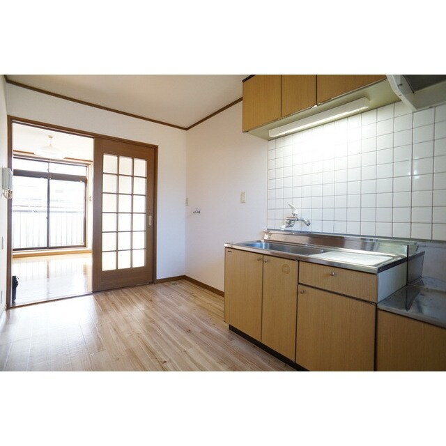 物件内観写真18　(充実したキッチンセットですね)