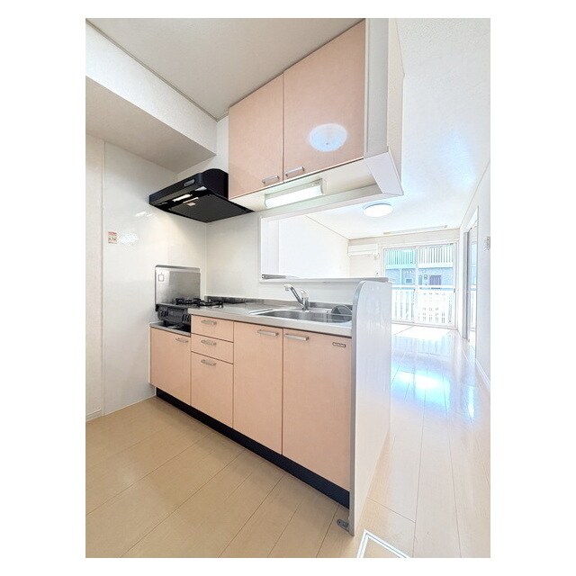 物件内観写真6　(リビングを見渡せる対面式キッチ)