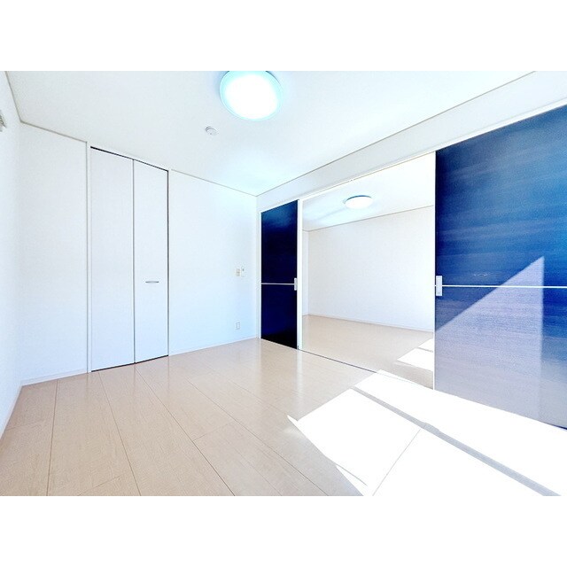 物件内観写真23　(仕切りを開けて開放的に使用する)