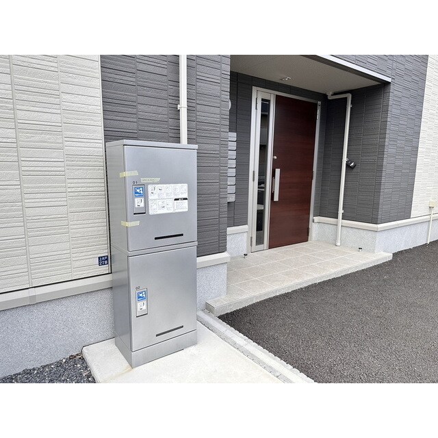 物件外観写真3　(宅配ボックス付き)