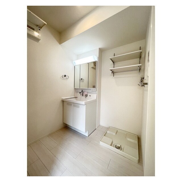 物件内観写真9　(ゆとりの洗面スペースで朝の身支)