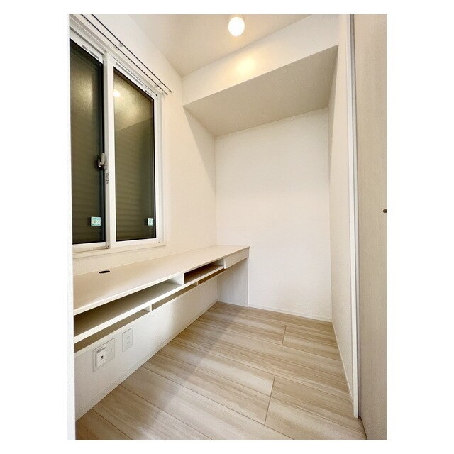 物件内観写真13　(仕事や勉強に集中できるワークス)