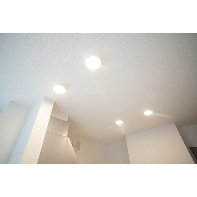 物件内観写真23　(キッチン天井はオシャレな照明完)