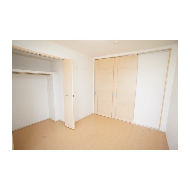 物件内観写真5　(しっかりとした収納を配置)