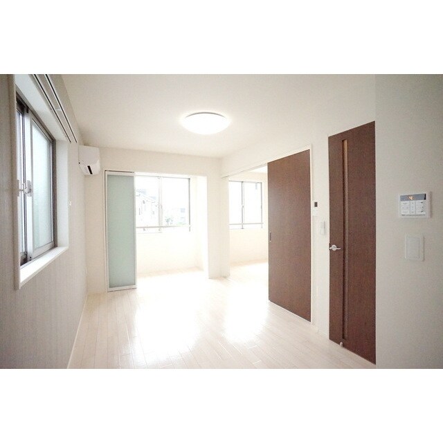 居室・リビング(家具類の配置をイメージしやすい)