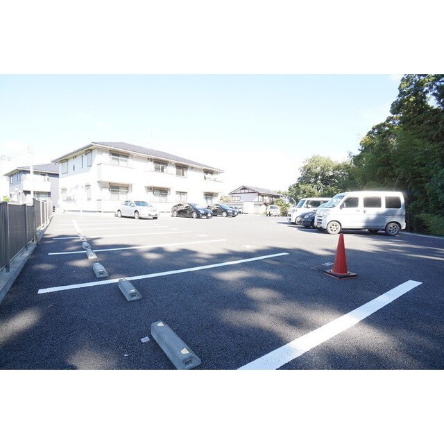 物件外観写真2　(駐車しやすいスペースです)