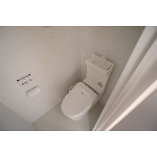 物件内観写真8　(温水洗浄便座で良いですね)