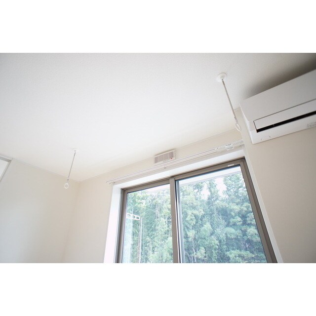 物件内観写真13　(室内物干しで雨の日も安心ですね)