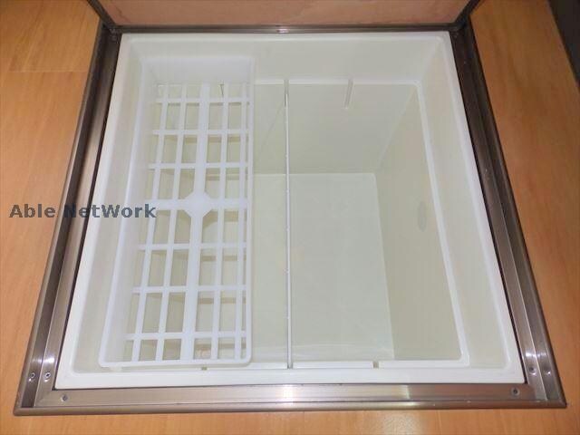 物件内観写真21　(床下収納)