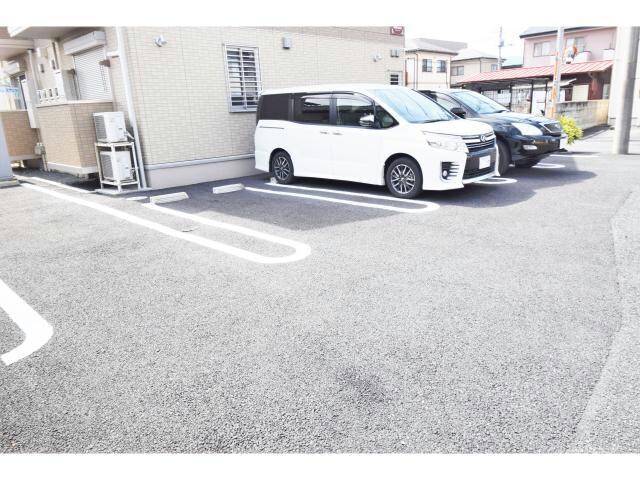 物件外観写真3　(駐車場)