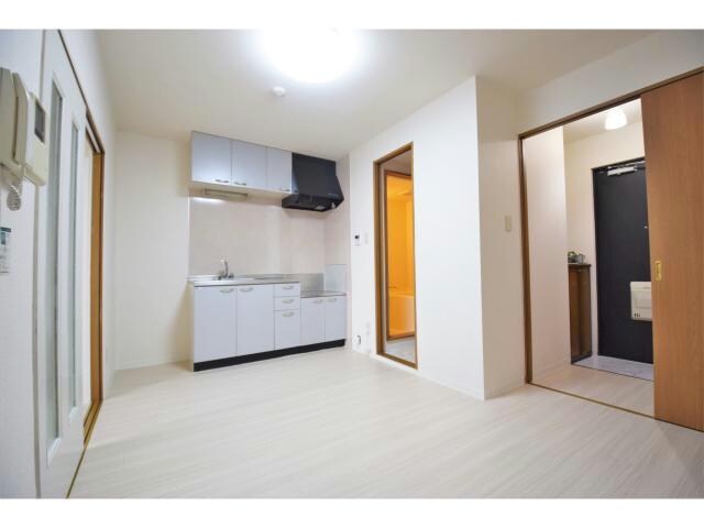 物件内観写真4　(リビング・ダイニング)