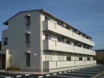 東北本線<宇都宮線> 岡本駅 3階建 築15年の外観写真