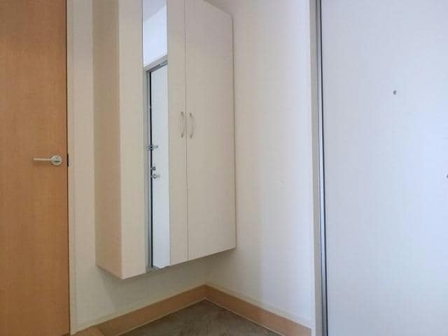 物件内観写真18　(玄関回り)