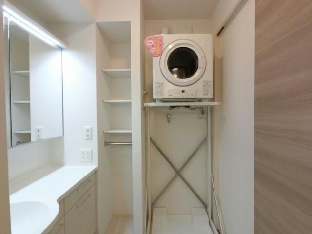 物件内観写真18　(洗面所・脱衣所)