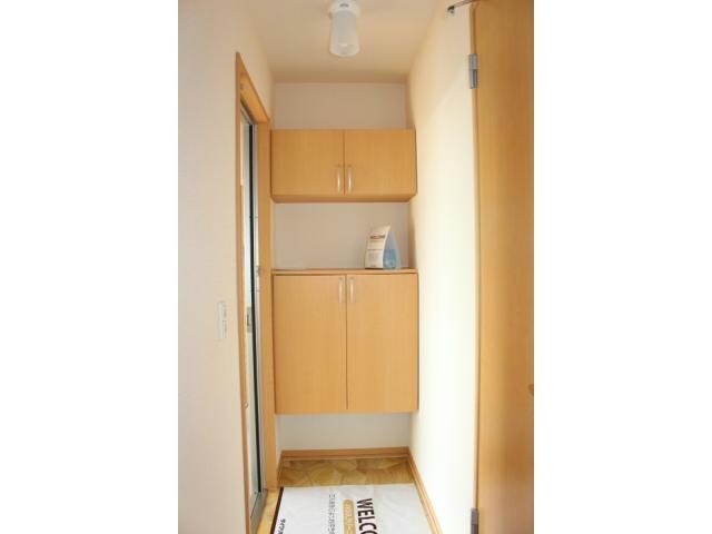 物件内観写真13　(玄関回り)