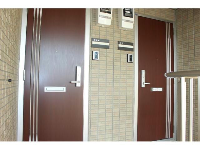 物件内観写真15　(玄関回り)