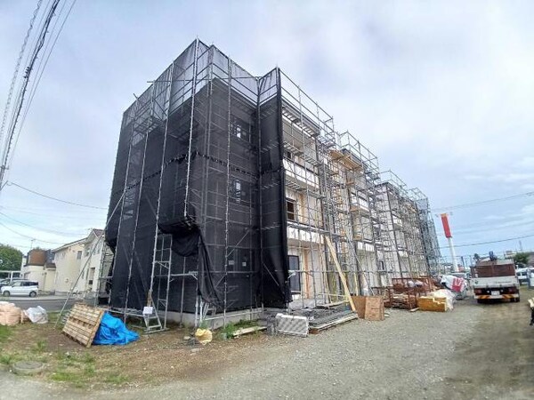 建築中